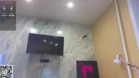 Snapshot of miss_bubbles chatting on 10-31-25, 11:28 Sandy online show from 10-31-25, 11:28