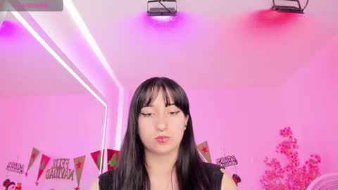 Snapshot of miss_dolly1 chatting on 12-16-24, 12:27 Melanie online show from 12-16-24, 12:27