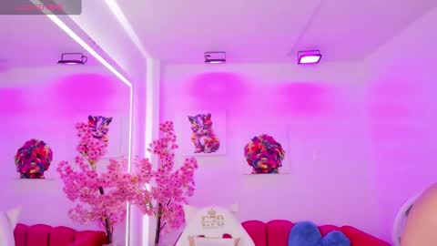 Snapshot of miss_dolly1 chatting on 02-24-25, 12:05 Melanie online show from 02-24-25, 12:05