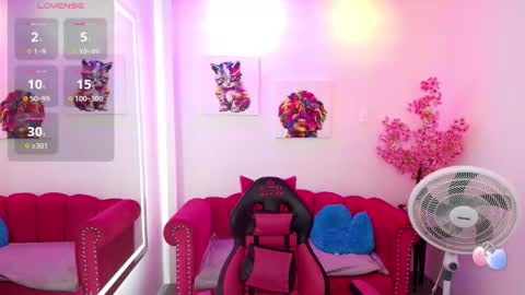 Snapshot of miss_dolly1 chatting on 09-11-25, 12:27 Melanie online show from 09-11-25, 12:27