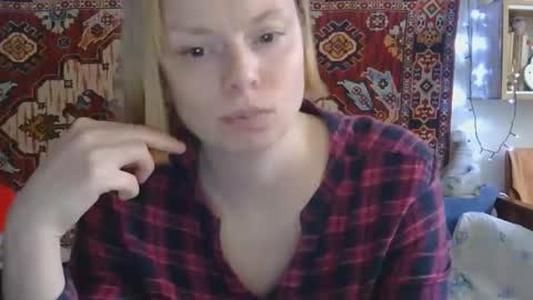 Snapshot of miss_elistia_ chatting on 04-10-26, 01:16 Elis online show from 04-10-26, 01:16