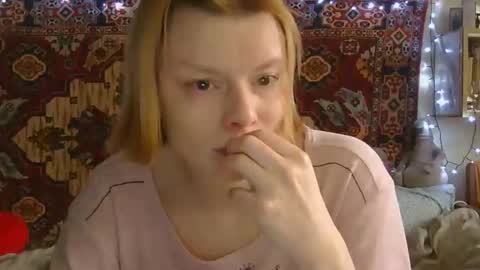 Snapshot of miss_elistia_ chatting on 04-27-26, 11:19 Elis online show from 04-27-26, 11:19