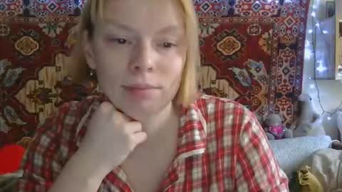 Snapshot of miss_elistia_ chatting on 05-14-26, 11:06 Elis online show from 05-14-26, 11:06