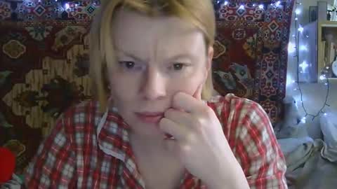 Snapshot of miss_elistia_ chatting on 05-15-26, 11:17 Elis online show from 05-15-26, 11:17