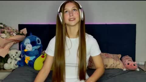 Snapshot of miss_emily_miller chatting on 10-17-25, 05:04 Emily online show from 10-17-25, 05:04