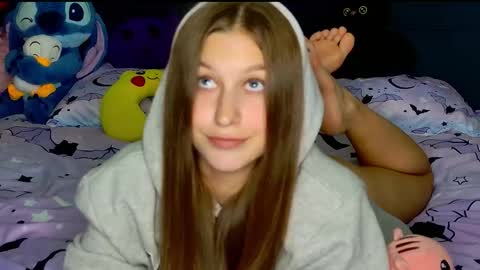 Snapshot of miss_emily_miller chatting on 11-10-25, 06:07 Emily online show from 11-10-25, 06:07