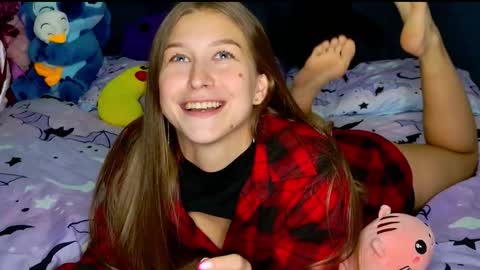 Snapshot of miss_emily_miller chatting on 11-11-25, 04:18 Emily online show from 11-11-25, 04:18