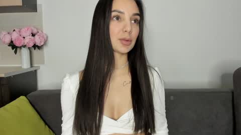 Snapshot of miss_emilyy chatting on 12-25-24, 01:41 Emily online show from 12-25-24, 01:41