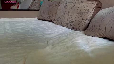 Snapshot of miss_flexi_sun chatting on 10-18-25, 08:15 ................................ online show from 10-18-25, 08:15