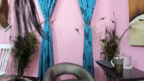 Snapshot of miss_flora chatting on 10-01-25, 10:32 Monica Patricia online show from 10-01-25, 10:32