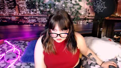 Snapshot of miss_kapriz_love chatting on 10-18-25, 05:14 Eva online show from 10-18-25, 05:14