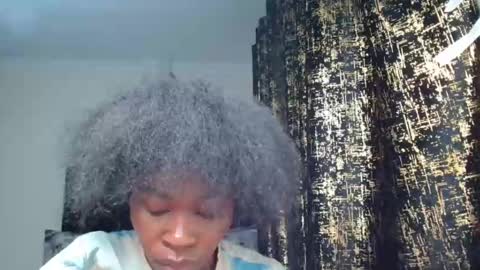 Miss Kiarrafit online show from 02-18-25, 10:58