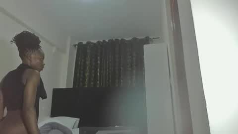 Snapshot of miss_kiarrafit chatting on 11-18-25, 07:57 Miss Kiarrafit online show from 11-18-25, 07:57