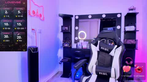 Snapshot of miss_kittyn chatting on 12-09-24, 04:01 Miss Kittyn online show from 12-09-24, 04:01