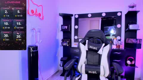 Snapshot of miss_kittyn chatting on 01-08-25, 05:27 Miss Kittyn online show from 01-08-25, 05:27