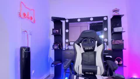 Snapshot of miss_kittyn chatting on 03-12-25, 04:19 Miss Kittyn online show from 03-12-25, 04:19