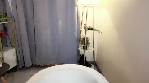miss_kyrstyn online show from 04-21-26, 08:44