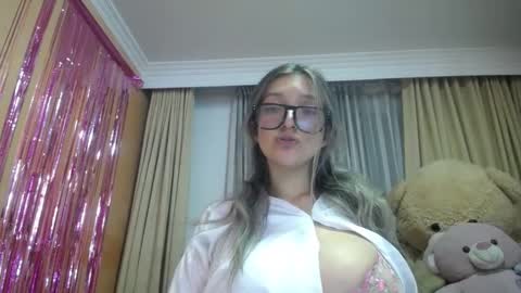 lilieth  online show from 12-17-24, 07:07