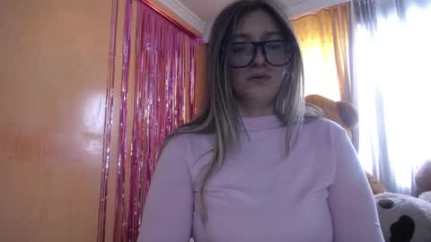 Snapshot of miss_lilieth chatting on 10-24-25, 04:58 lilieth online show from 10-24-25, 04:58