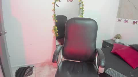 Snapshot of miss_luciferr chatting on 03-03-26, 01:39 Luci online show from 03-03-26, 01:39