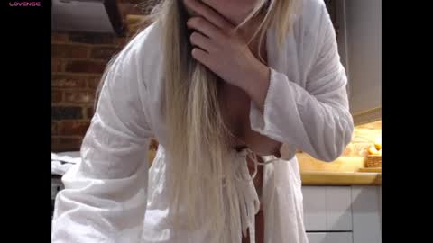 Anna online show from 04-17-26, 02:36