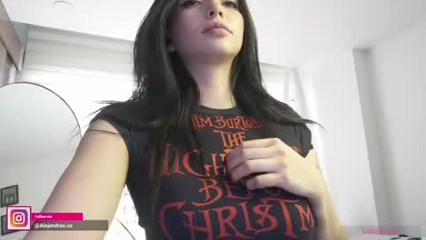 Snapshot of miss_meii chatting on 04-29-26, 09:43 Alejandra online show from 04-29-26, 09:43