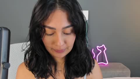 Mia  monday to saturday 6pm to 9pm time Colombia online show from 12-26-24, 11:35