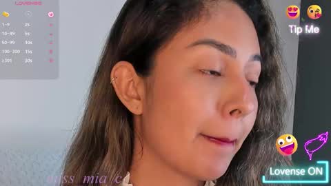 Mia  monday to saturday 6pm to 9pm time Colombia online show from 09-10-25, 11:38