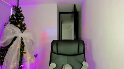 Goddess Myers  thumb up is important for me kisses  online show from 01-09-25, 10:20