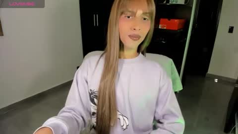 Snapshot of miss_myers chatting on 02-19-26, 02:35 Goddess Myers thumb up is important for me kisses online show from 02-19-26, 02:35