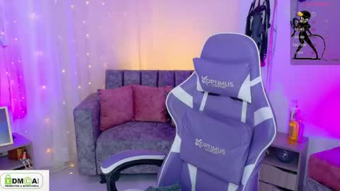 Snapshot of miss_scarllet chatting on 05-04-26, 01:07 100 thumbs up online show from 05-04-26, 01:07