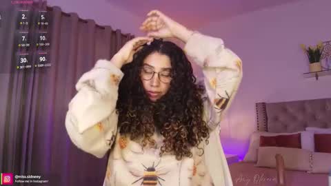 Amy Olivera online show from 11-25-25, 01:00