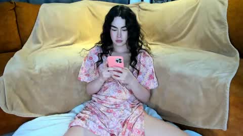 Snapshot of miss_smithx chatting on 05-11-26, 04:04 Zoee online show from 05-11-26, 04:04