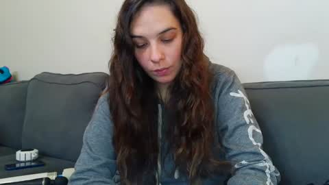 Bella online show from 09-29-25, 04:23