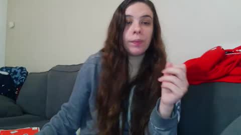 Snapshot of miss_sunshine01 chatting on 04-24-26, 02:19 Bella online show from 04-24-26, 02:19