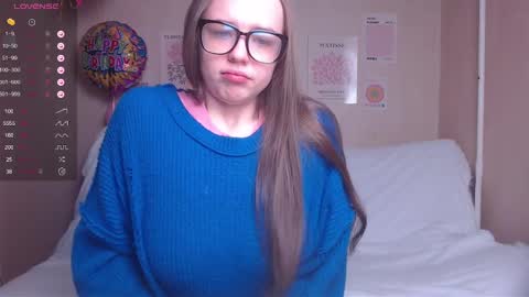 Snapshot of miss_sweetbb chatting on 12-11-24, 02:52 Bella online show from 12-11-24, 02:52