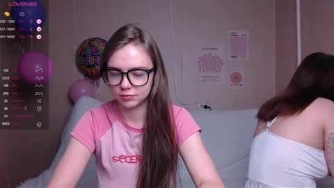 Snapshot of miss_sweetbb chatting on 12-13-24, 02:54 Bella online show from 12-13-24, 02:54