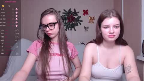 Snapshot of miss_sweetbb chatting on 12-29-24, 05:53 Bella online show from 12-29-24, 05:53