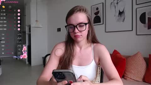 Snapshot of miss_sweetbb chatting on 03-02-25, 02:51 Bella online show from 03-02-25, 02:51