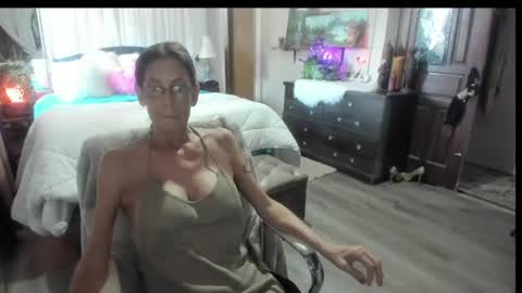 Snapshot of miss_trixie chatting on 07-17-26, 04:34 Trixie007 online show from 07-17-26, 04:34