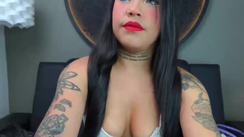 Snapshot of miss_vaiolette chatting on 09-24-25, 11:02 Vaiolette online show from 09-24-25, 11:02