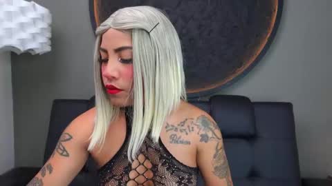 Snapshot of miss_vaiolette chatting on 10-04-25, 11:08 Vaiolette online show from 10-04-25, 11:08