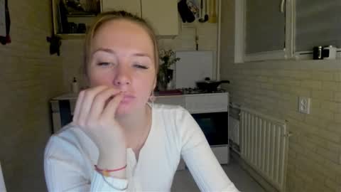 Snapshot of miss_you20 chatting on 10-23-25, 06:06 miss_you20 online show from 10-23-25, 06:06