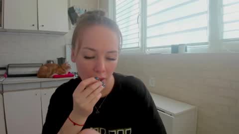 Snapshot of miss_you20 chatting on 11-15-25, 10:01 miss_you20 online show from 11-15-25, 10:01