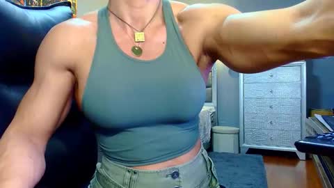 Alesyamuscledoll online show from 06-10-26, 08:41