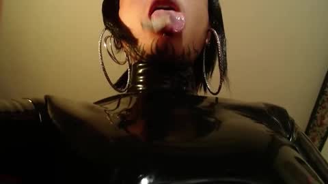 Anarkitten  online show from 10-21-25, 09:48