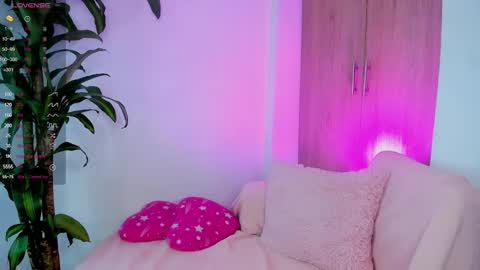 Snapshot of missangeldust chatting on 01-16-26, 12:03 missangeldust online show from 01-16-26, 12:03