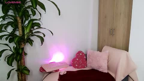 Snapshot of missangeldust chatting on 03-19-26, 12:42 missangeldust online show from 03-19-26, 12:42