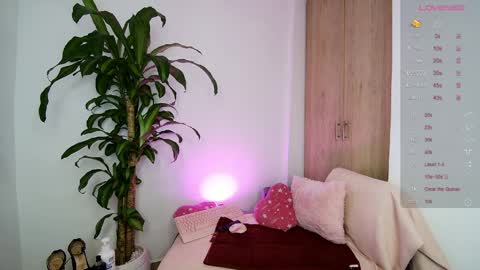 Snapshot of missangeldust chatting on 03-25-26, 12:33 missangeldust online show from 03-25-26, 12:33