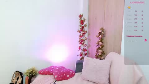 Snapshot of missangeldust chatting on 05-25-26, 12:44 missangeldust online show from 05-25-26, 12:44